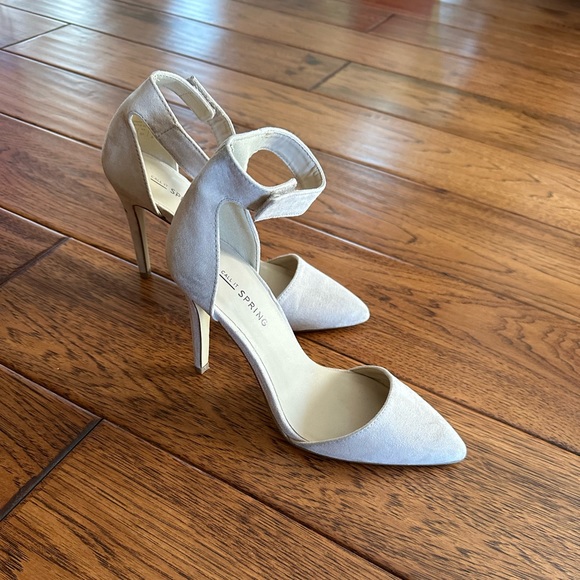 Call It Spring Natural Color Heels, Size 6 - Picture 4 of 9